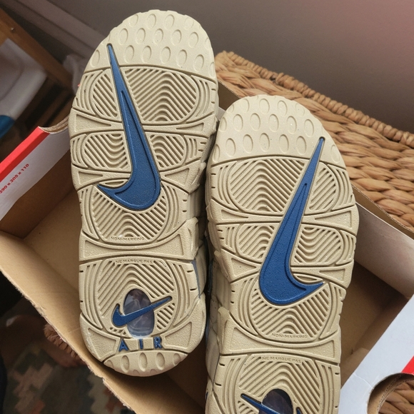 Nike Air More Uptempo gradeschool - Picture 5 of 7